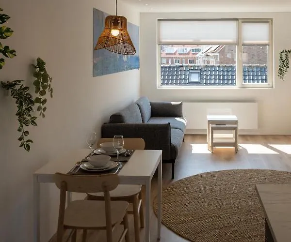 Aan Zee Апартаменты *