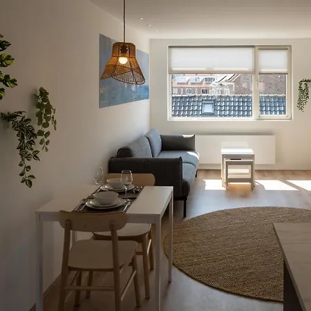 Aan Zee Апартаменты *